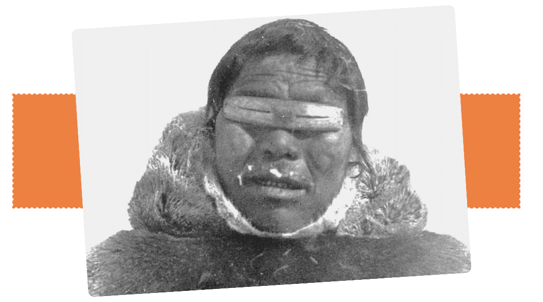 Egy eszkimó férfi, akik a világon először hordtak napszemüveget.